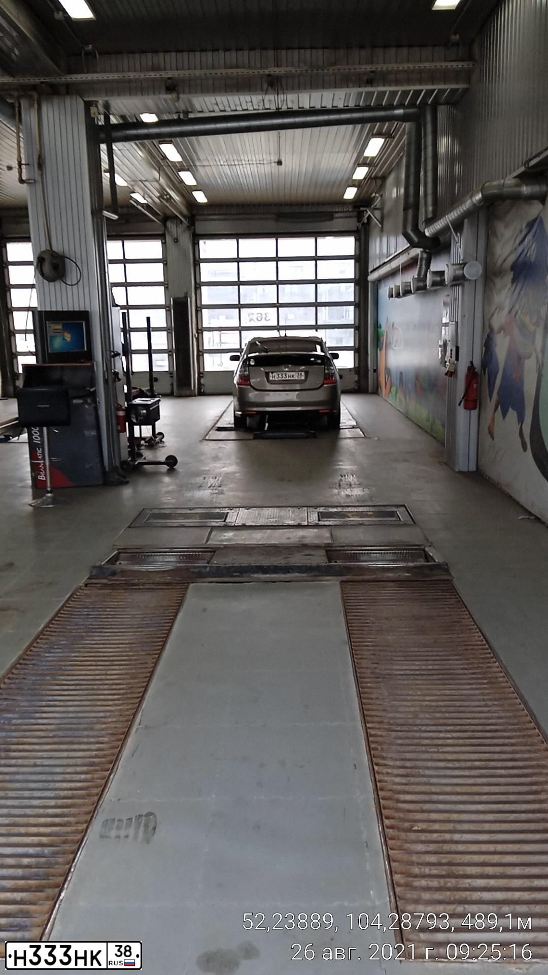 Фото автомобиля TOYOTA PRIUS, 2008 — госномер Х620РС33. Цвет: Коричневый