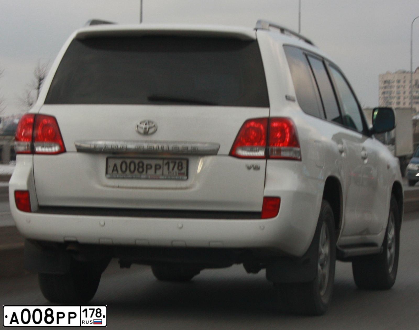 Фото автомобиля TOYOTA LANDCRUISER 200, 2011 — госномер А008РР178. Цвет: БЕЛЫЙ