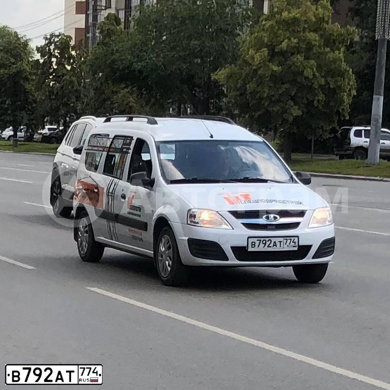 Фото автомобиля LADA LARGUS, 2018 — госномер В792АТ774. Цвет: Белый