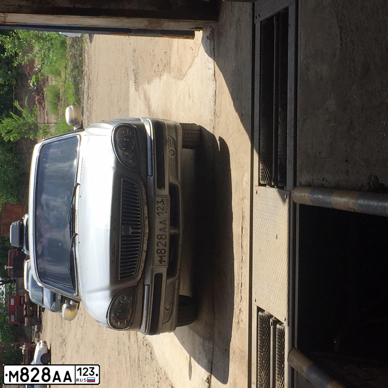 Фото автомобиля GAZ 3110 WOLGA, 2004 — госномер М828АА123. Цвет: БУРАН