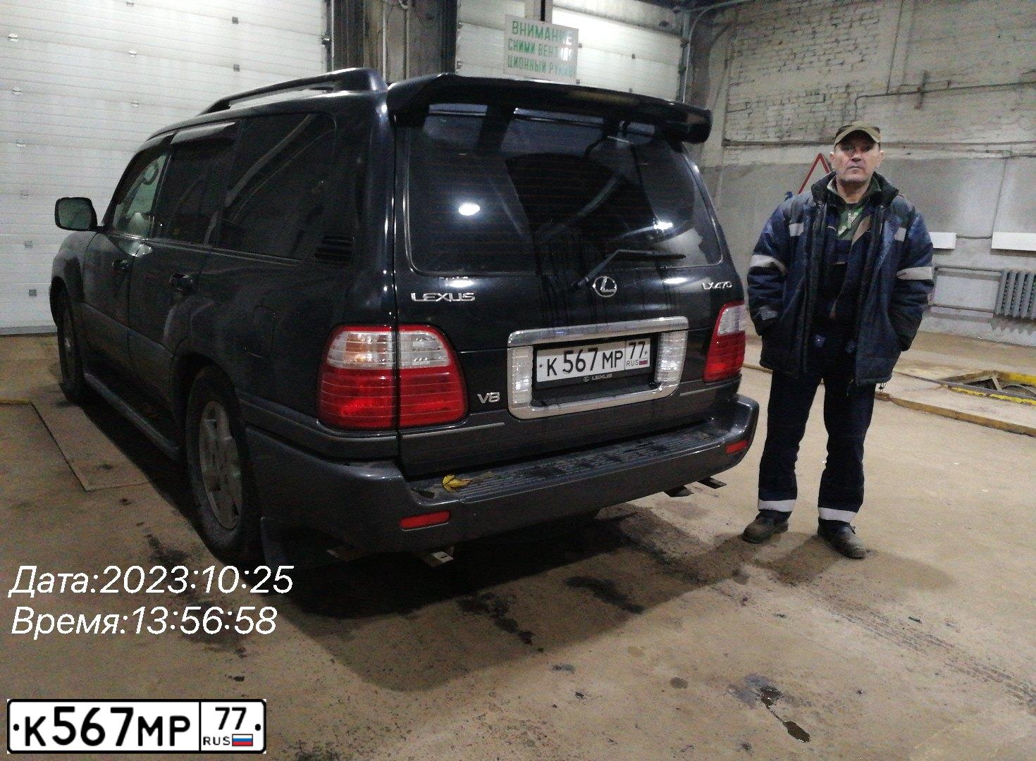 Фото автомобиля VOLKSWAGEN MULTIVAN, 2008 — госномер Е068РР77. Цвет: ЧЕРНЫЙ