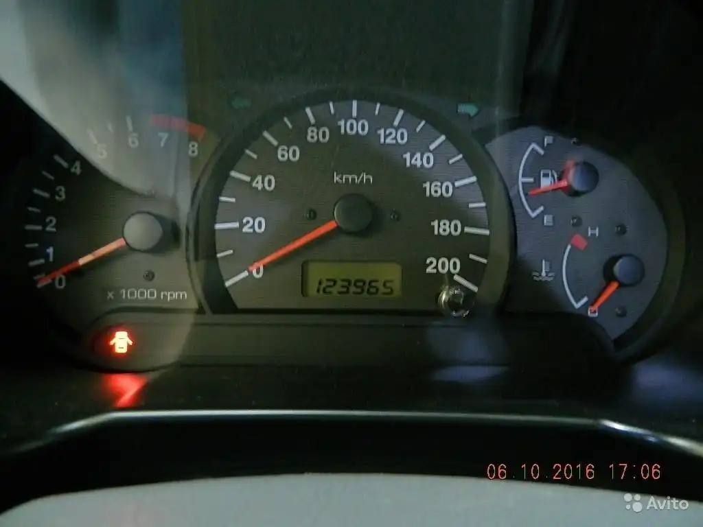 Фото автомобиля HYUNDAI ACCENT, 2008 — госномер С422НУ198. Цвет: ТЕМНО-СЕРЫЙ