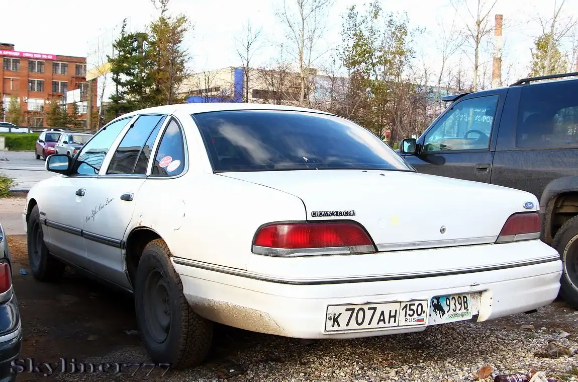 Фото автомобиля FORD CROWN VICTORIA, 1992 — госномер Е797УН799. Цвет: Белый