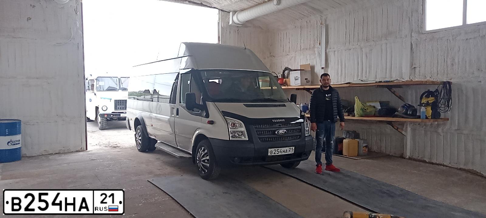 Фото автомобиля FORD TRANSIT, 2012 — госномер К402НТ30. Цвет: серебристый