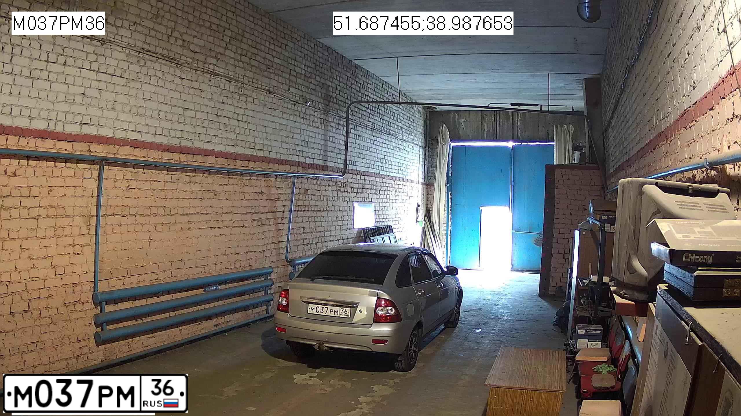 Фото автомобиля LADA 2172 PRIORA, 2009 — госномер М037РМ36. Цвет: СВЕТЛО-СЕРЕБРИСТЫЙ