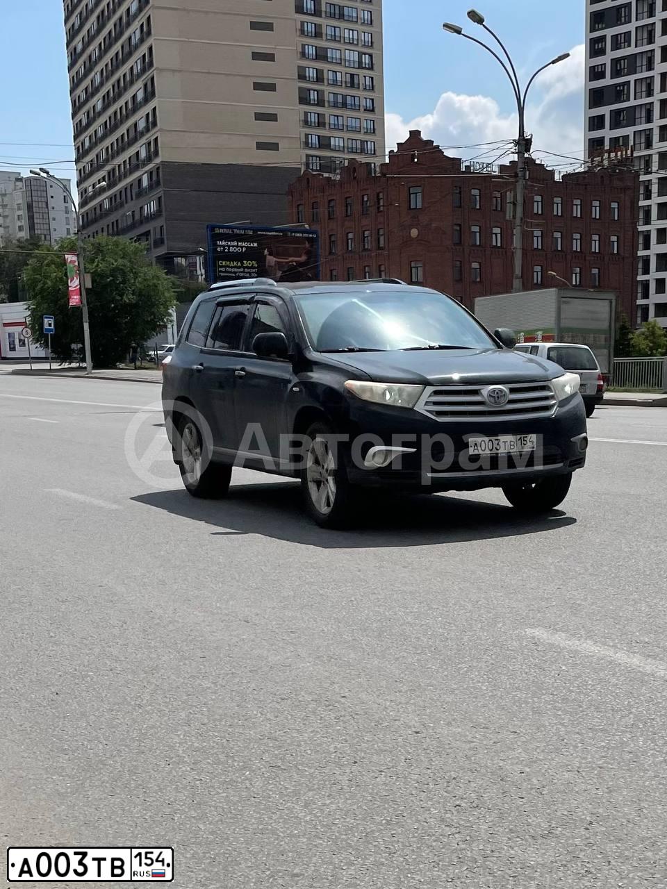 Фото автомобиля TOYOTA HIGHLANDER, 2011 — госномер А003ТВ154. Цвет: ЧЕРНЫЙ