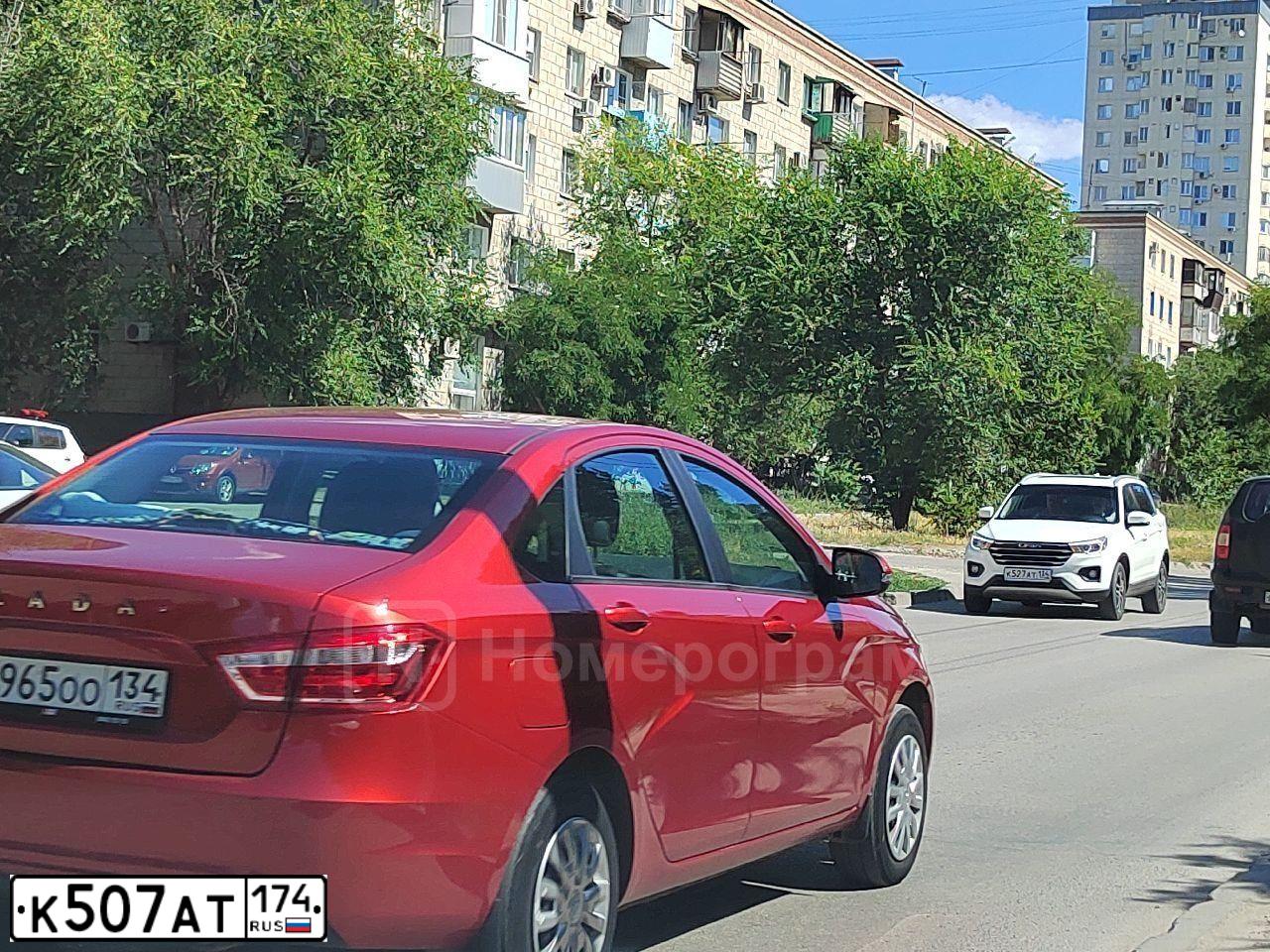 Фото автомобиля LADA 2112, 2006 — госномер К832СУ174. Цвет: БЕЛО-ЗЕЛЕНЫЙ