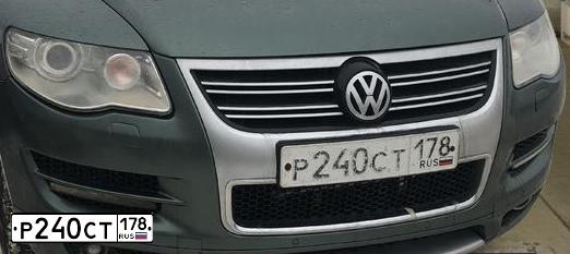 Фото автомобиля VOLKSWAGEN TOUAREG, 2007 — госномер С438РУ60. Цвет: СЕРО-ЗЕЛЕНЫЙ