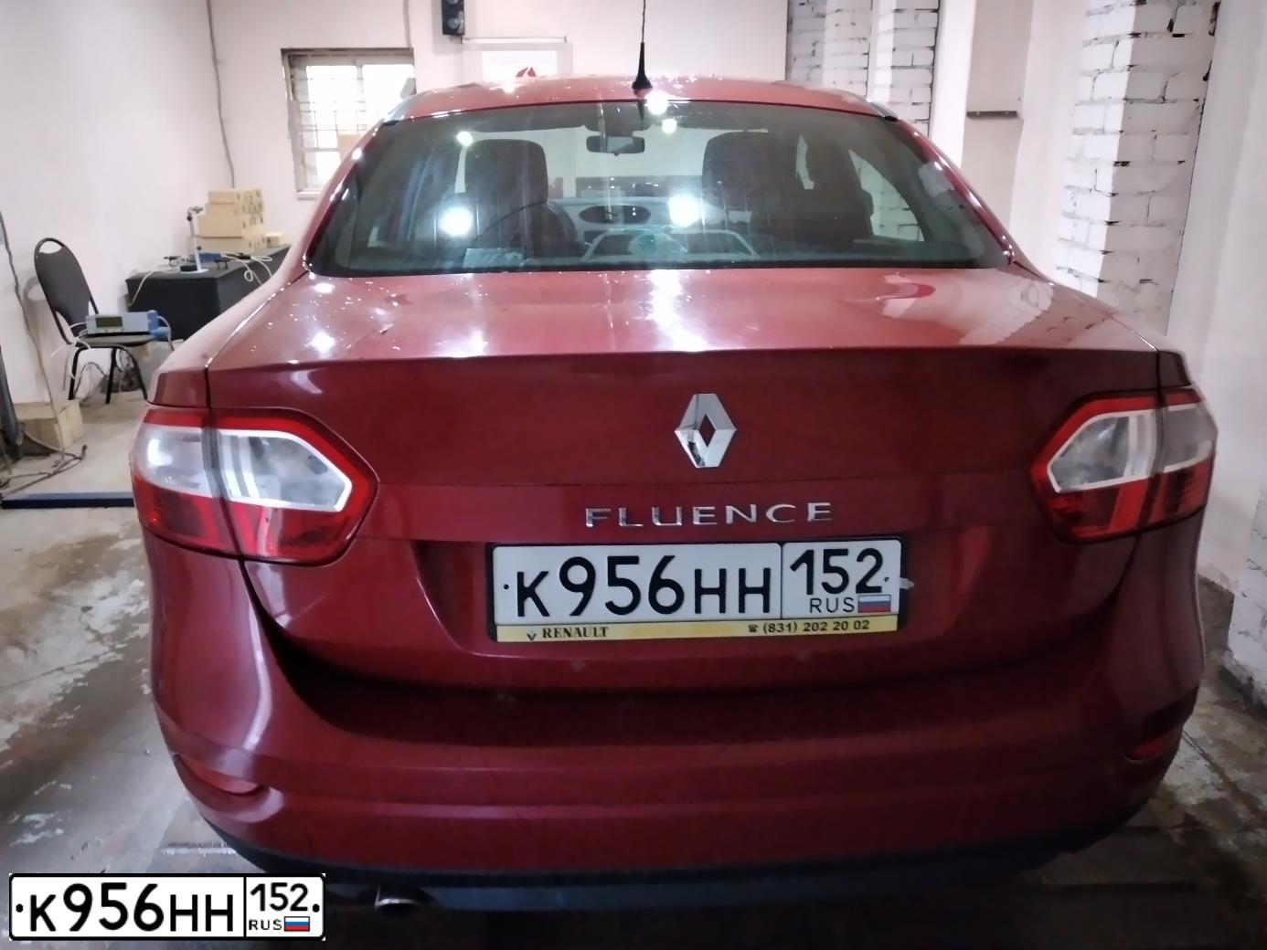Фото автомобиля RENAULT FLUENCE, 2012 — госномер Х427ЕН37. Цвет: Красный