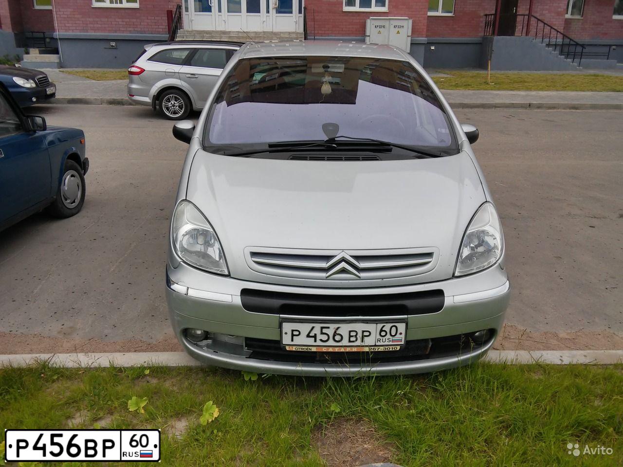 Фото автомобиля CITROEN XSARA PICASSO, 2004 — госномер Р456ВР60. Цвет: Серебристый