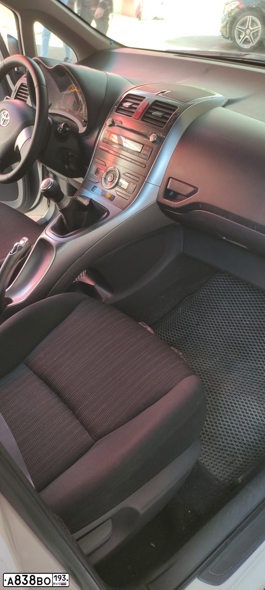 Фото автомобиля TOYOTA AURIS, 2007 — госномер А439ТМ116. Цвет: Белый
