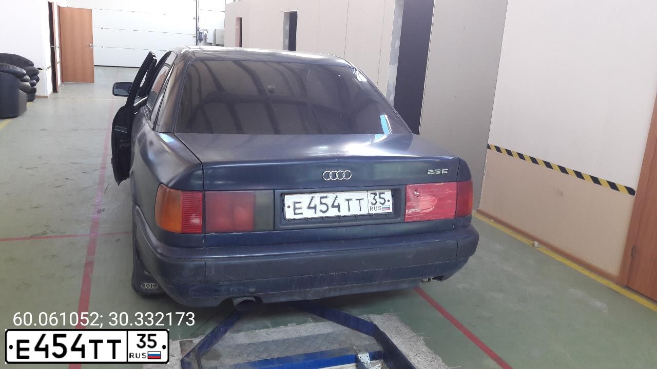 Фото автомобиля AUDI 100, 1992 — госномер Е353ВА35. Цвет: ТЕМНО-СИНИЙ