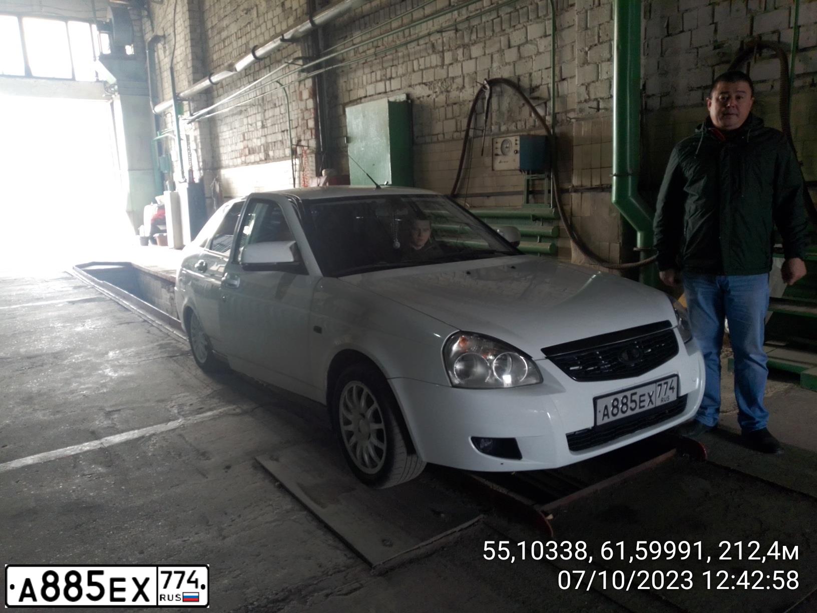Фото автомобиля LADA 2172 PRIORA, 2014 — госномер В957КН774. Цвет: Белый