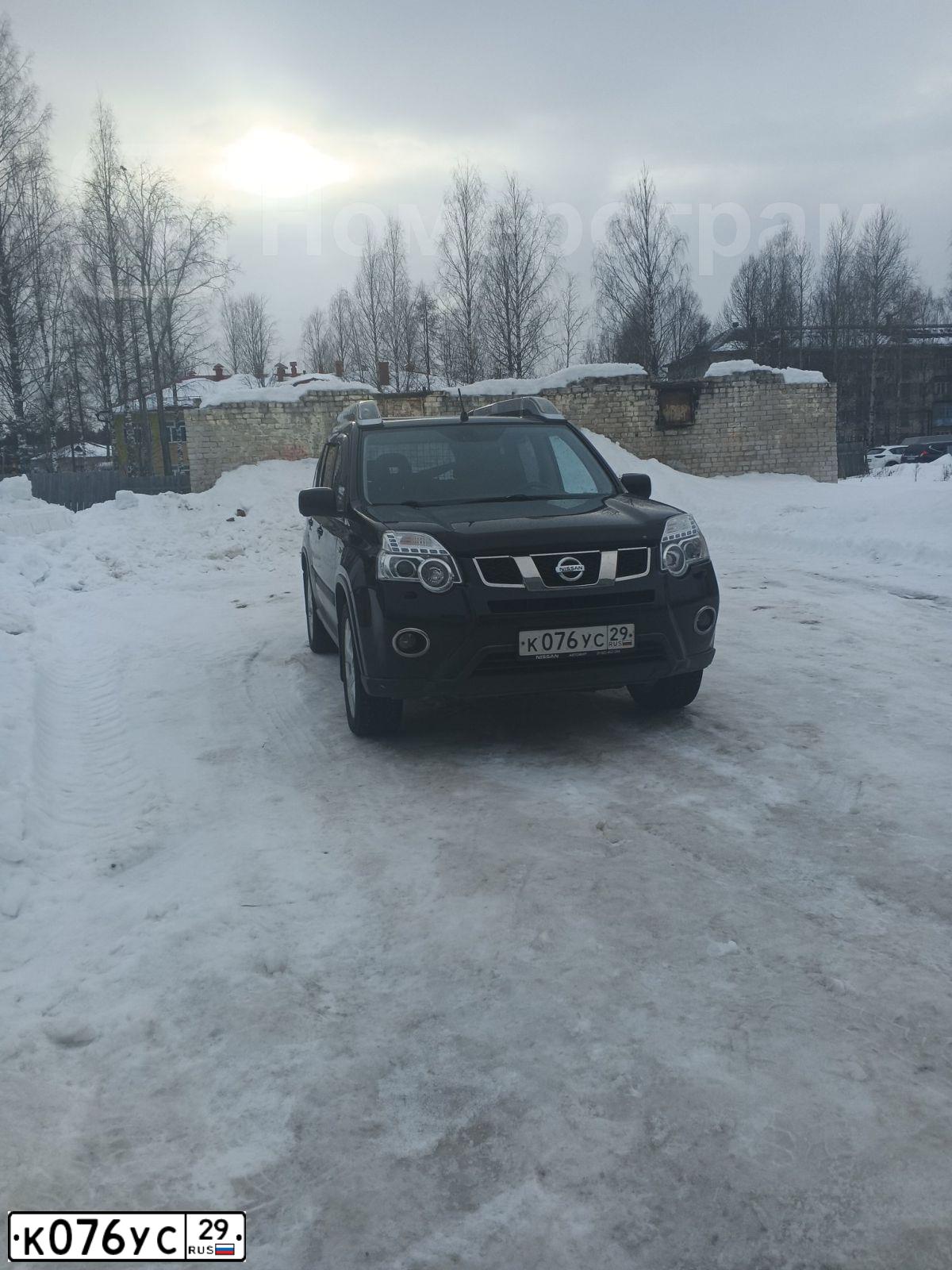 Фото автомобиля NISSAN X-TRAIL, 2013 — госномер К076УС29. Цвет: ЧЕРНЫЙ