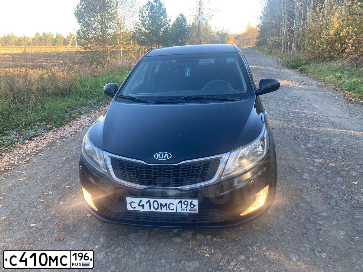 Фото автомобиля KIA RIO, 2014 — госномер С410МС196. Цвет: ЧЕРНЫЙ