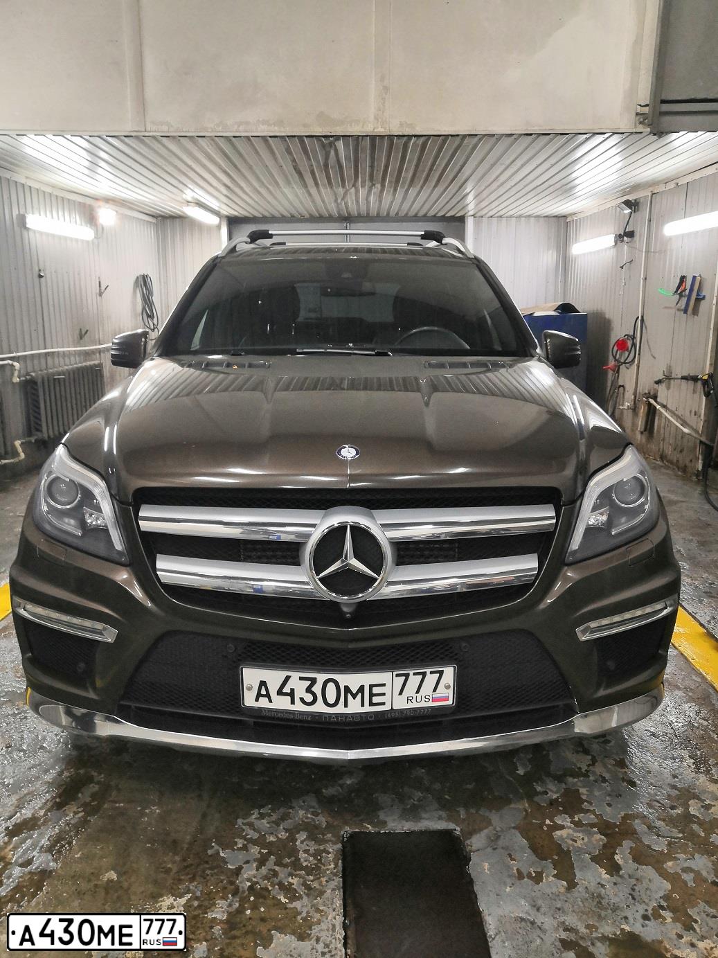 Фото автомобиля MERCEDES GL-KLASSE, 2014 — госномер А430МЕ777. Цвет: Коричневый