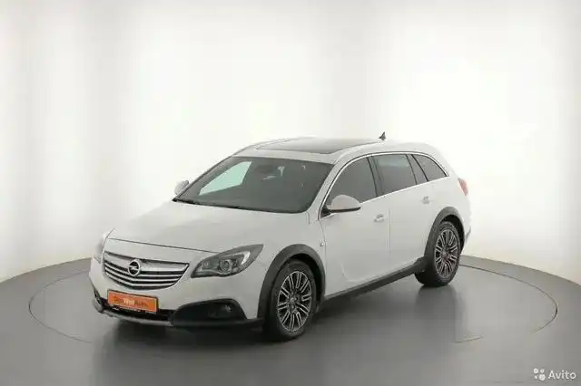 Фото автомобиля OPEL INSIGNIA, 2014 — госномер В404АР799. Цвет: Белый