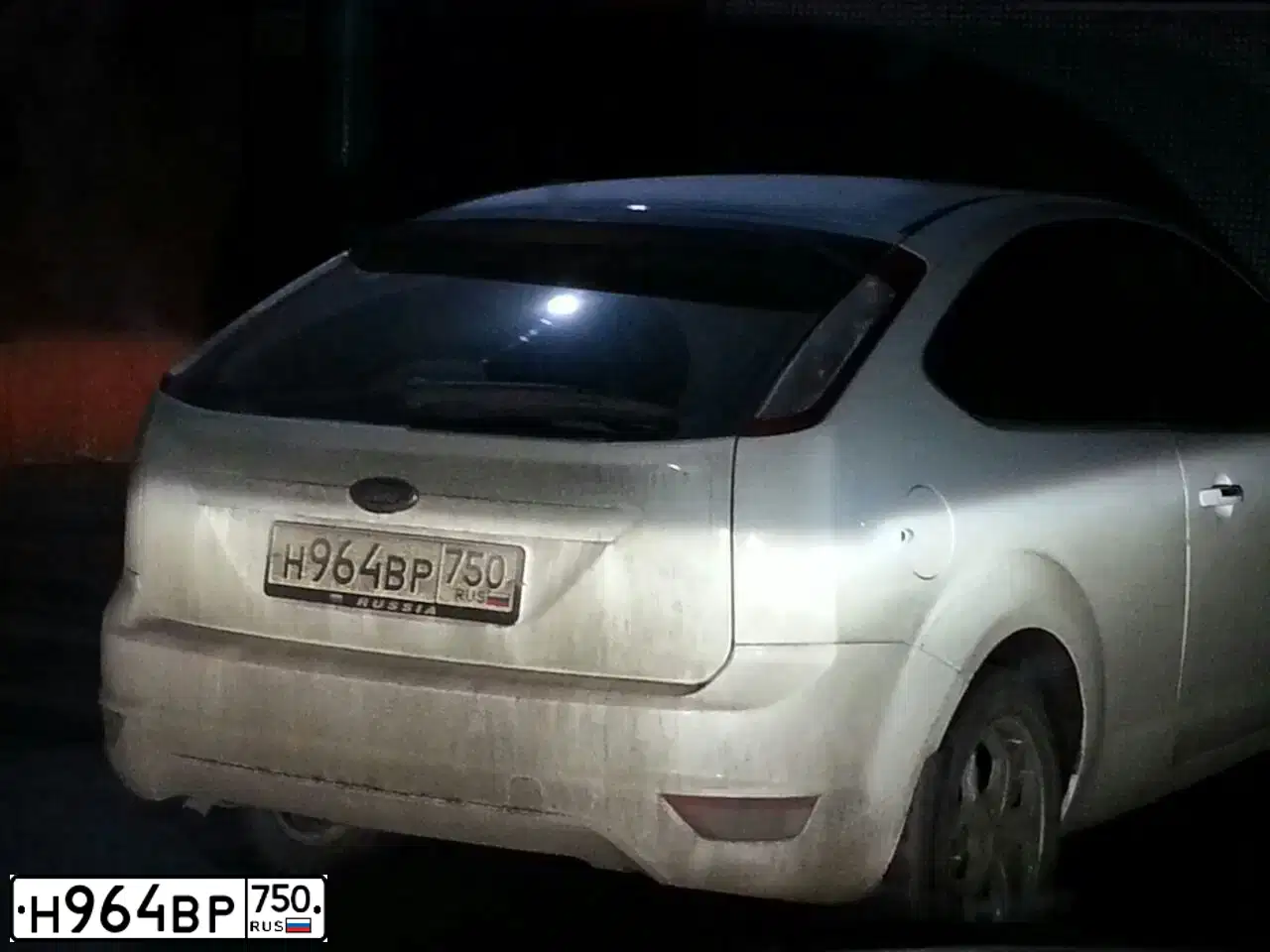 Фото автомобиля FORD FOCUS, 2010 — госномер Х398КТ142. Цвет: Белый
