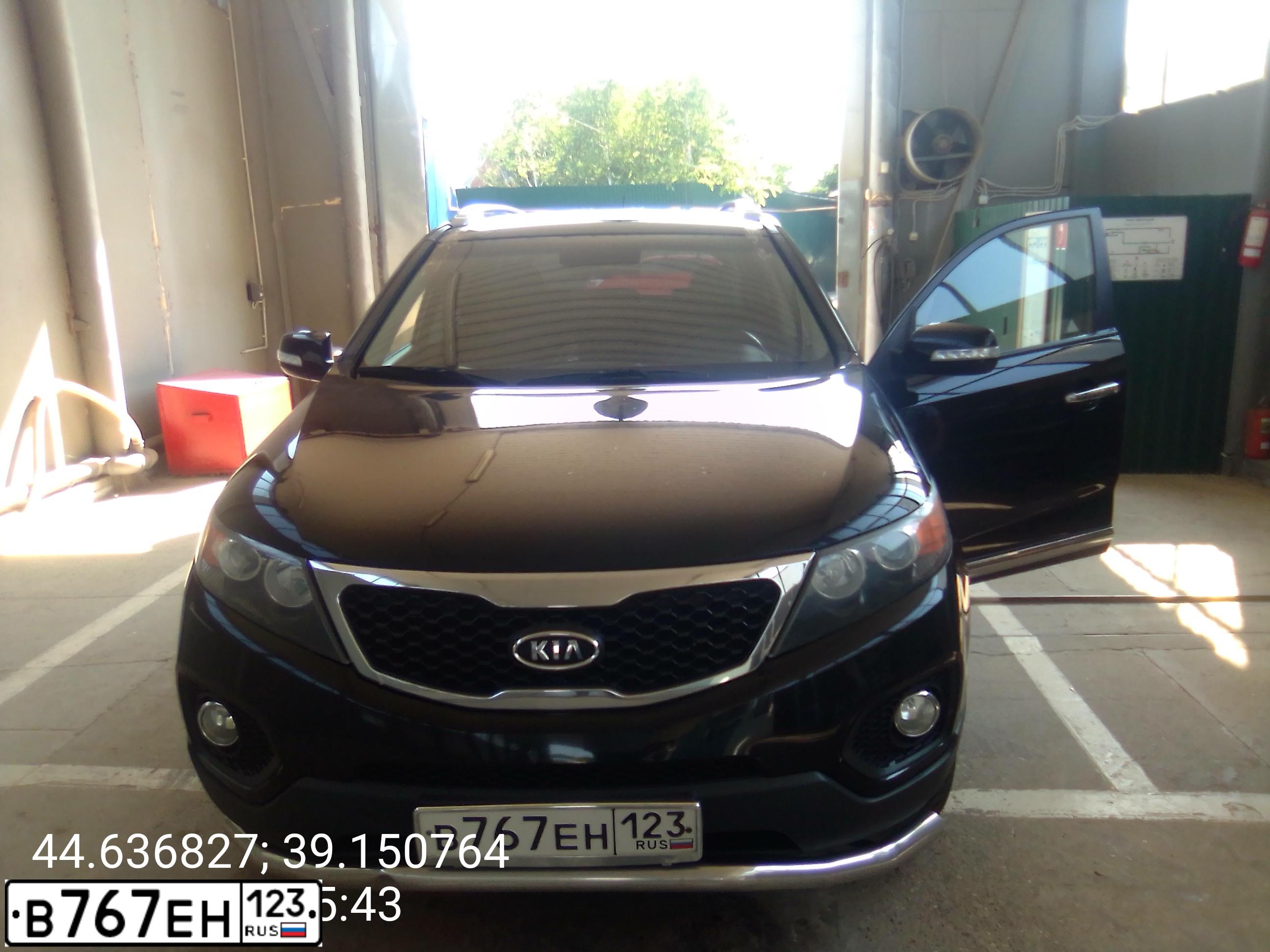 Фото автомобиля KIA SORENTO, 2011 — госномер М488РТ193. Цвет: ЧЕРНЫЙ