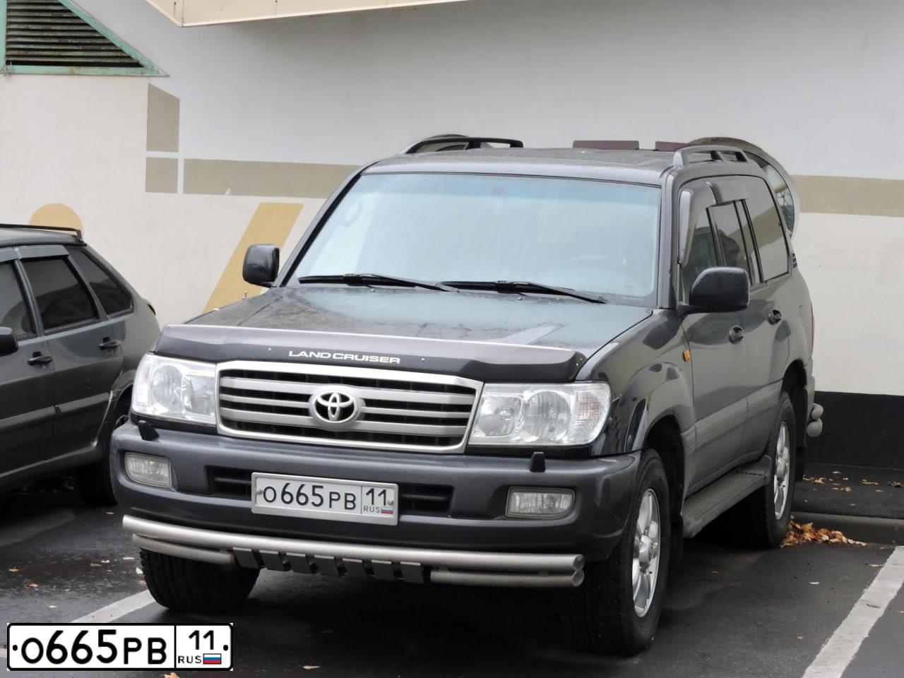 Фото автомобиля TOYOTA LANDCRUISER, 2006 — госномер В930ОМ11. Цвет: ЧЕРНЫЙ
