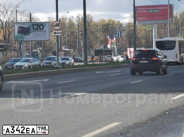 Фото автомобиля VOLKSWAGEN TIGUAN, 2018 — госномер А342ЕА198. Цвет: ЧЕРНЫЙ