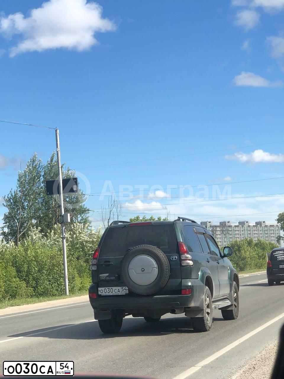 Фото автомобиля TOYOTA LANDCRUISER, 2006 — госномер О030СА54. Цвет: ТЕМНО ЗЕЛЕНЫЙ