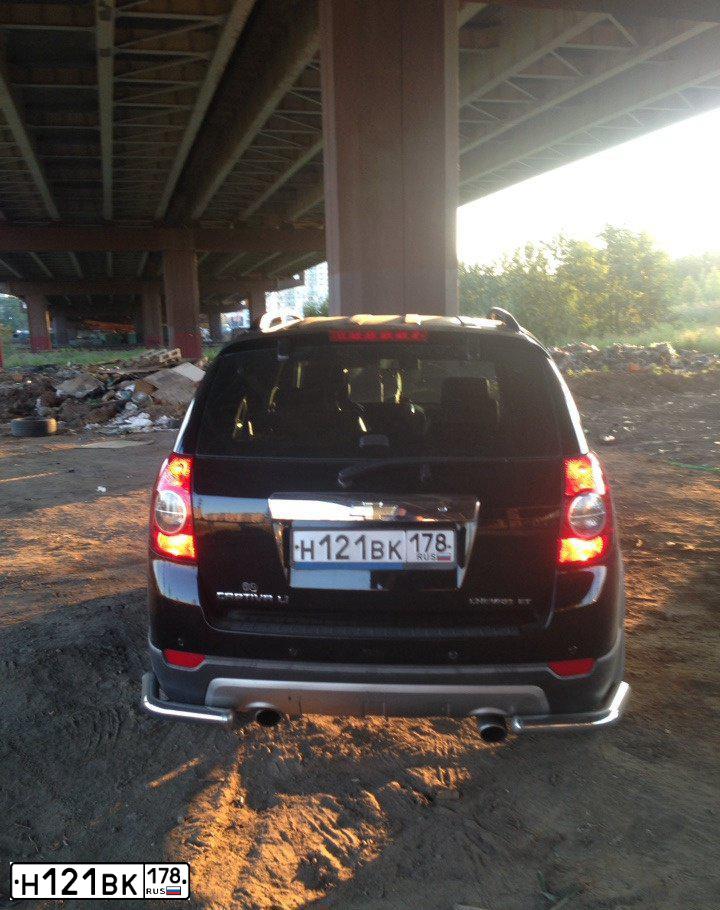 Фото автомобиля CHEVROLET CAPTIVA, 2007 — госномер С822СО98. Цвет: ЧЕРНЫЙ