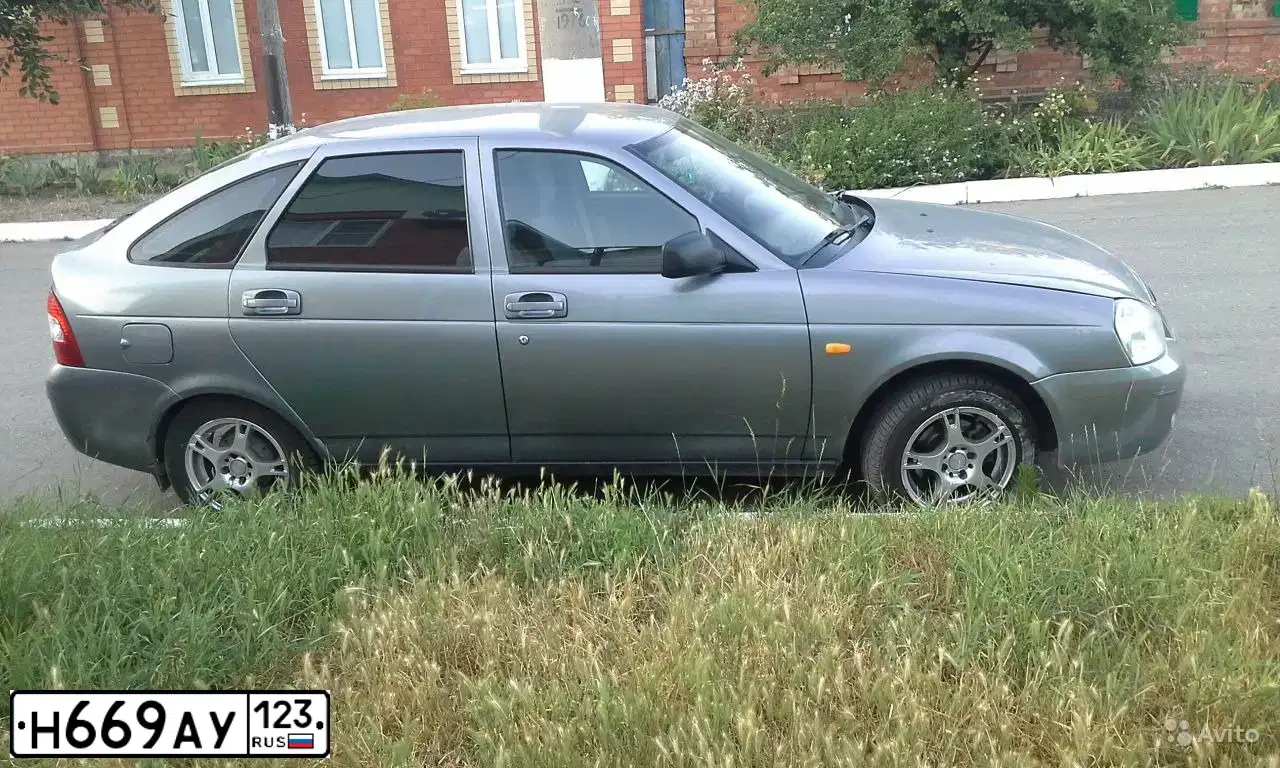 Фото автомобиля ЛАДА 217230, 2009 — госномер М181ТХ193. Цвет: СРЕДНИЙ СЕРО-ЗЕЛЕНЫЙ МЕТ.