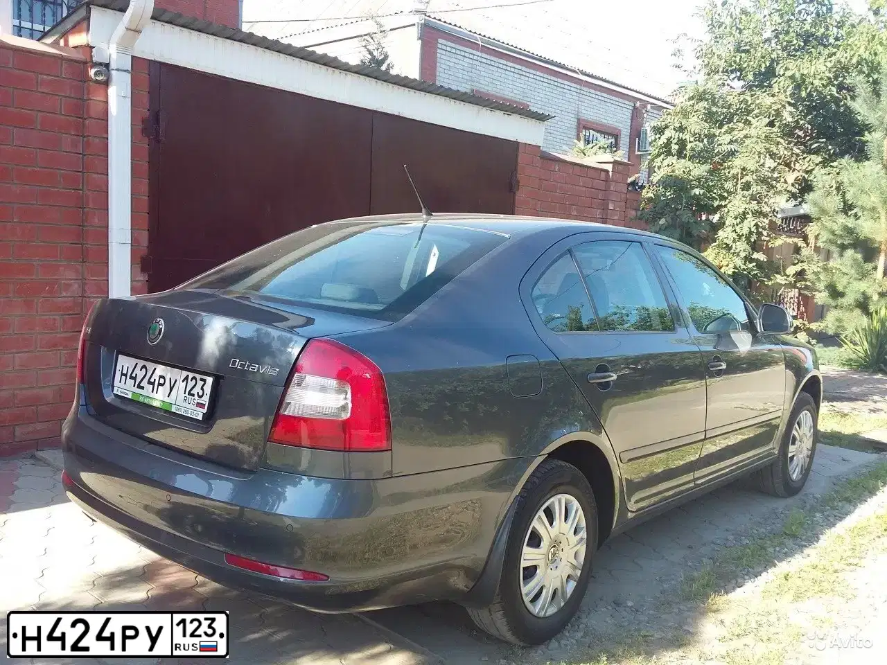 Фото автомобиля SKODA OCTAVIA, 2011 — госномер К144ВР82. Цвет: ТЕМНО-СЕРЫЙ