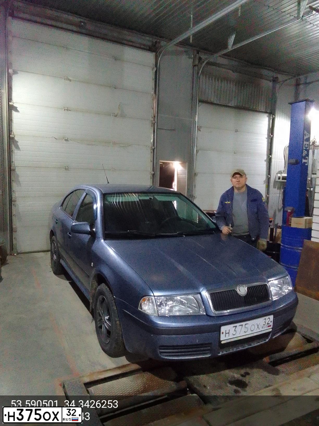 Фото автомобиля SKODA OCTAVIA, 2007 — госномер Р868АУ32. Цвет: СЕРО-ГОЛУБОЙ