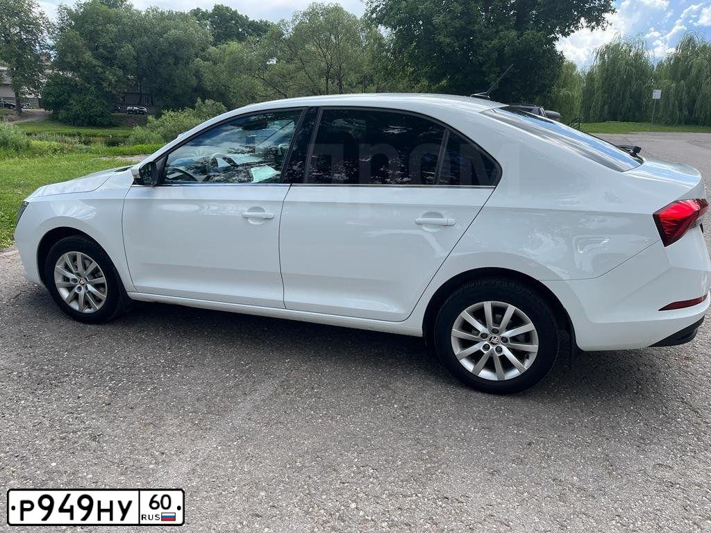 Фото автомобиля SKODA RAPID, 2020 — госномер С707ЕХ198. Цвет: Белый