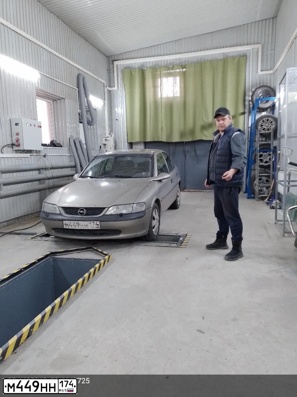 Фото автомобиля OPEL VECTRA, 1998 — госномер Е569ВУ774