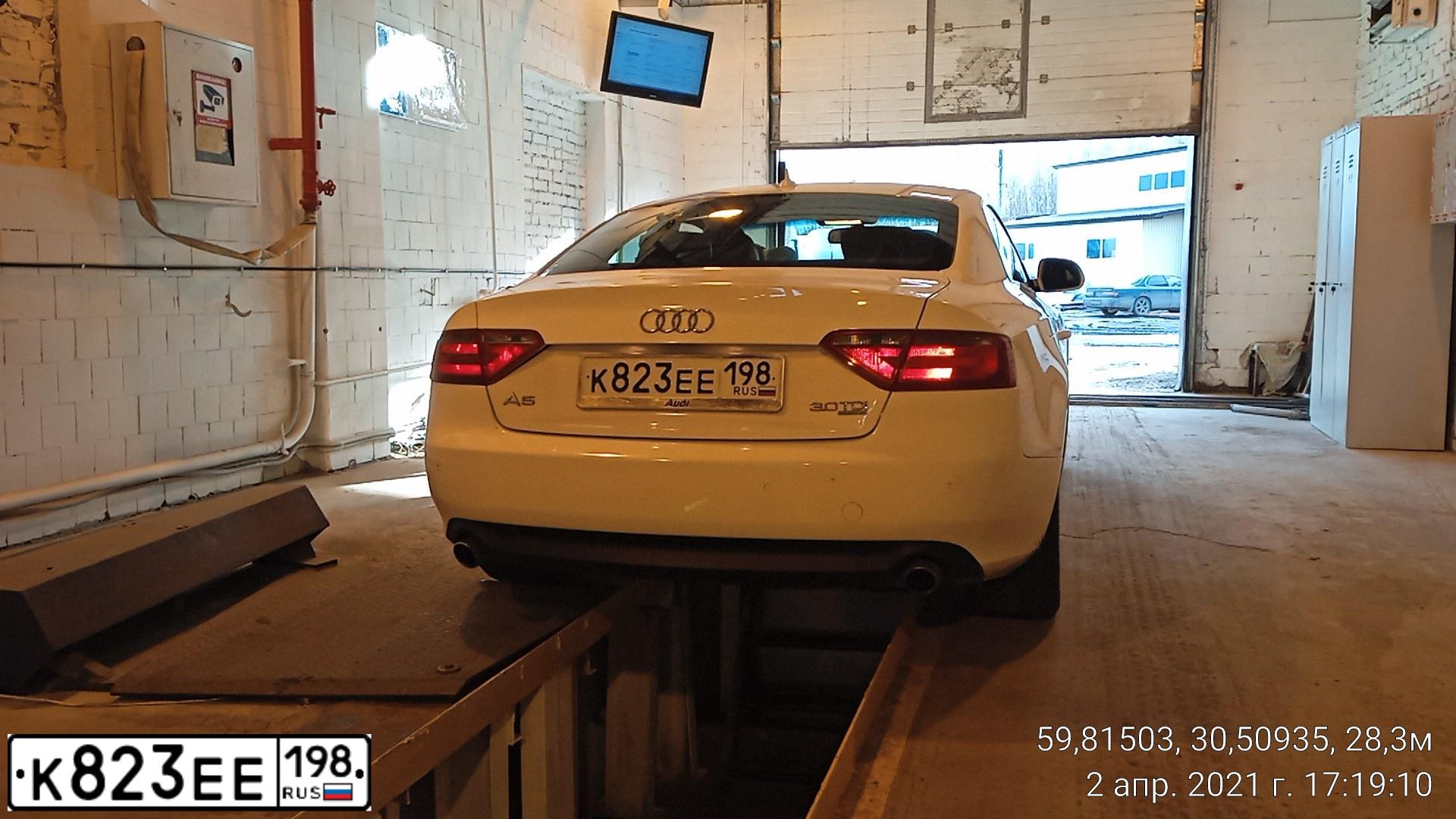 Фото автомобиля AUDI A5, 2009 — госномер К823ЕЕ198. Цвет: Белый