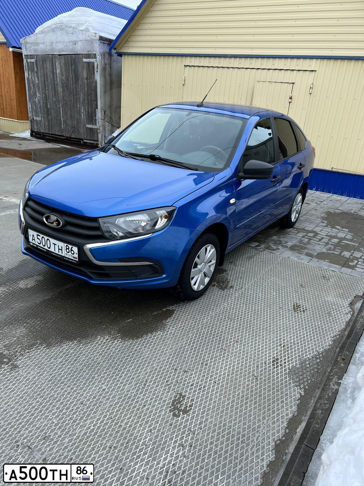 Фото автомобиля LADA 2191 GRANTA, 2019 — госномер Е726НА89. Цвет: ЯРКО-СИНИЙ