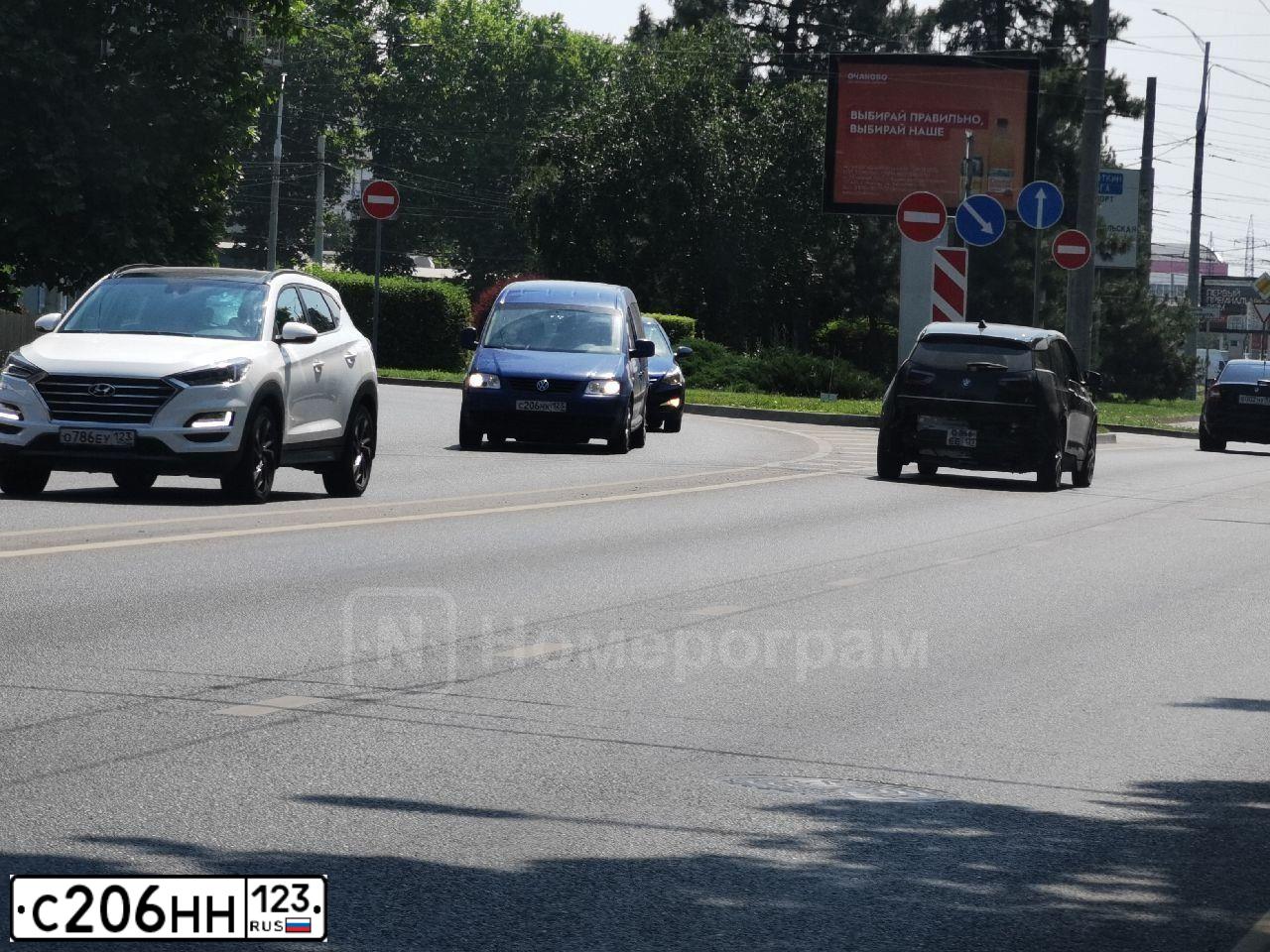 Фото автомобиля KIA RIO, 2013 — госномер С206НН123. Цвет: СВЕТЛО-ЗЕЛЕНЫЙ