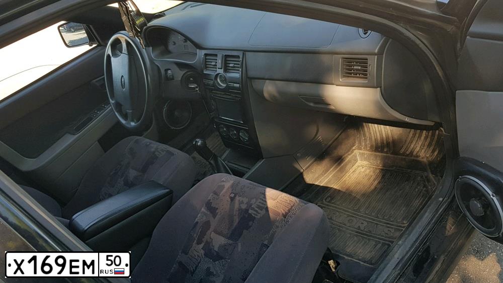 Фото автомобиля LADA 2107, 1995 — госномер С002НО190. Цвет: БЕЖЕВЫЙ