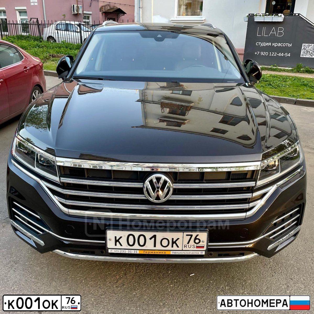 Фото автомобиля VOLKSWAGEN TOUAREG, 2012 — госномер Е938МО76. Цвет: ЧЕРНЫЙ