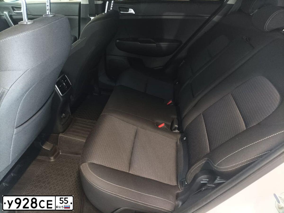 Фото автомобиля KIA SPORTAGE, 2020 — госномер У928СЕ55. Цвет: белый