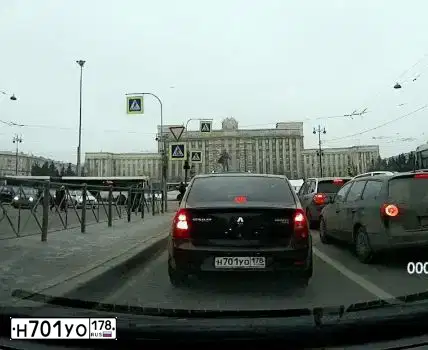 Фото автомобиля RENAULT LOGAN, 2013 — госномер Н701УО178. Цвет: ЧЕРНЫЙ