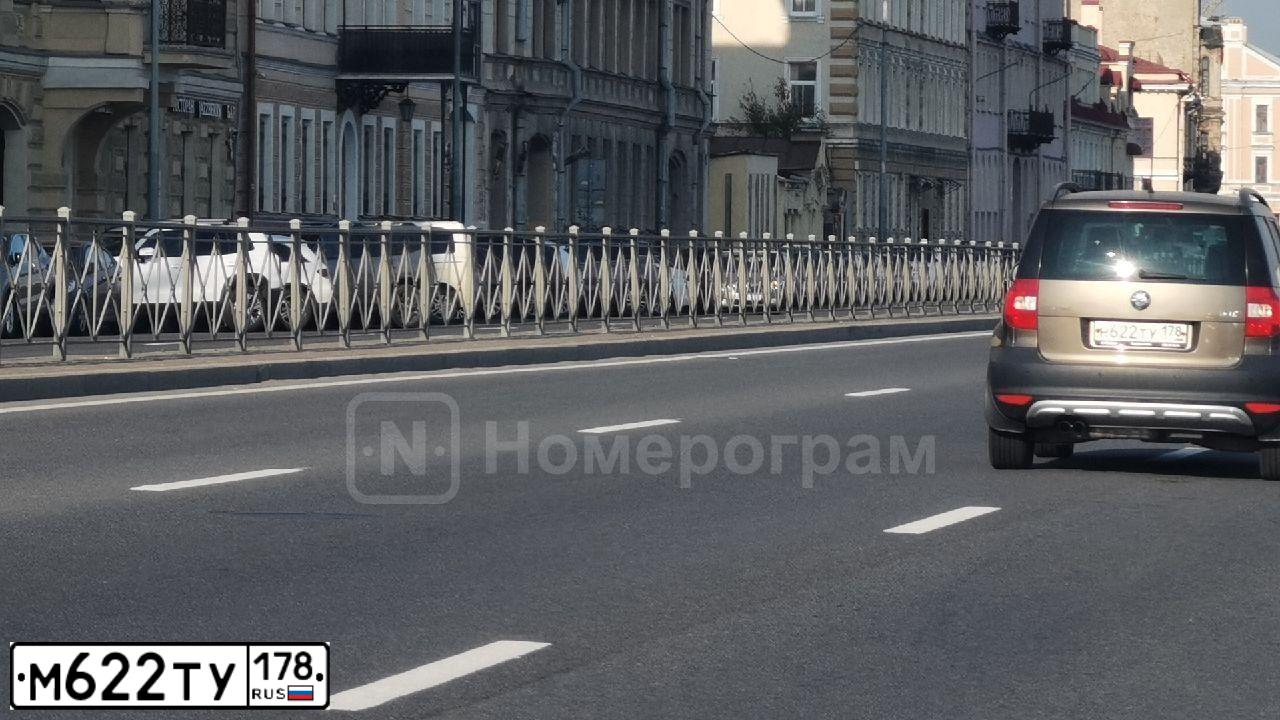 Фото автомобиля MAZDA A 3, 2008 — госномер М822ТУ178. Цвет: СЕРЫЙ
