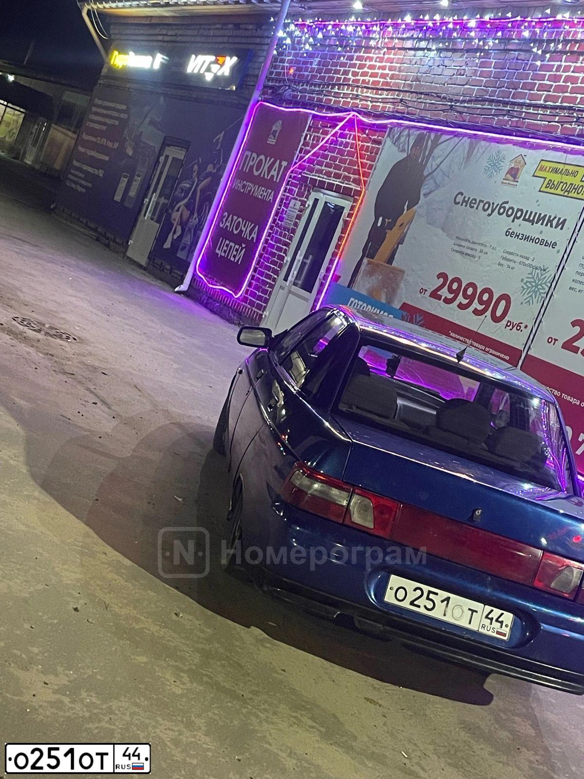 Фото автомобиля LADA 2110 LADA, 2001 — госномер О251ОТ44. Цвет: СЕРЕБРИСТЫЙ ЯРКО-СИНИЙ