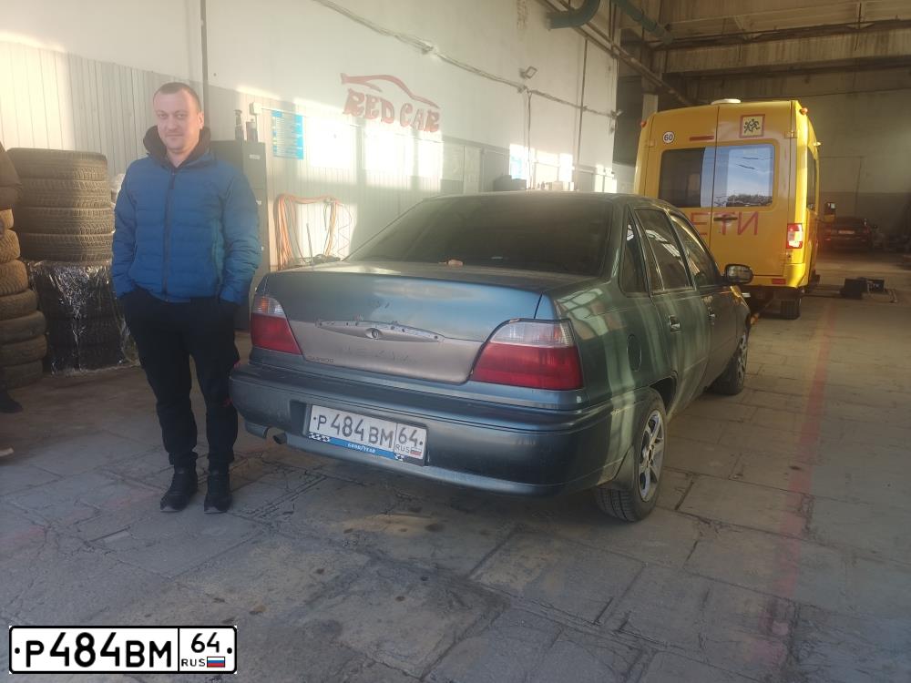 Фото автомобиля DAEWOO NEXIA, 2004 — госномер Р484ВМ64. Цвет: СВЕТЛО ЗЕЛЕНЫЙ