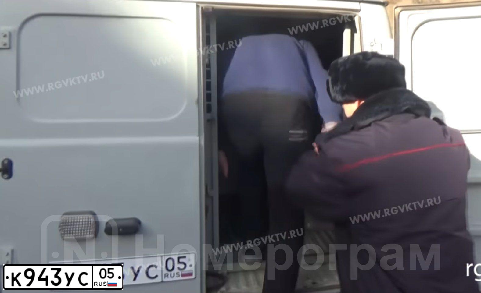 Фото автомобиля UAZ 3741, 2010 — госномер К943УС05. Цвет: БЕЛАЯ НОЧЬ