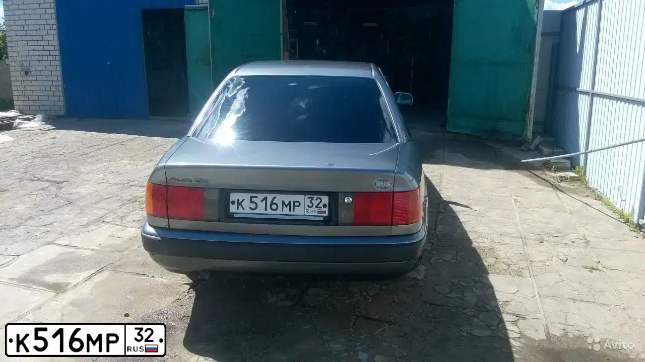 Фото автомобиля AUDI 100, 1991 — госномер Р184ОР32. Цвет: Серый