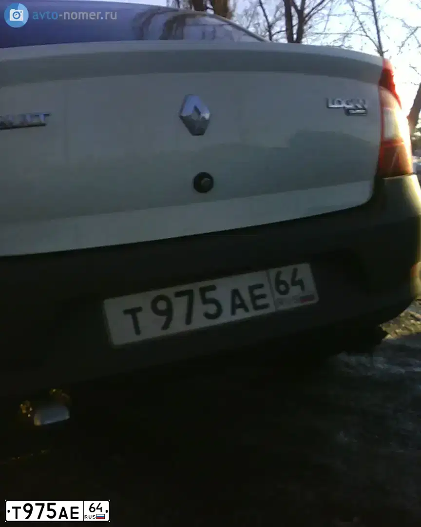 Фото автомобиля RENAULT LOGAN, 2010 — госномер Т975АЕ64. Цвет: БЕЛЫЙ
