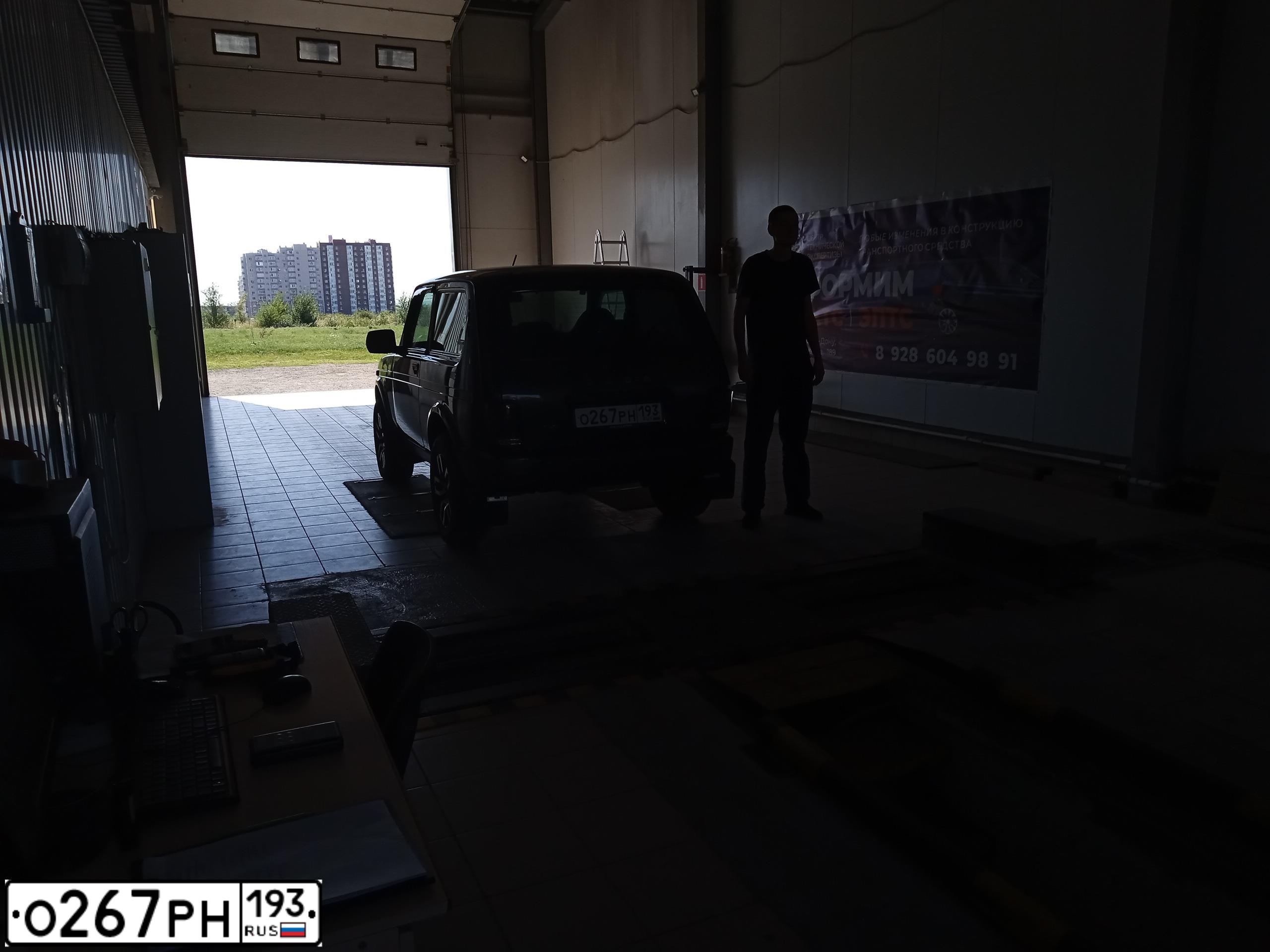 Фото автомобиля LADA 2121 NIVA, 2020 — госномер Е610АВ193. Цвет: СЕРЫЙ