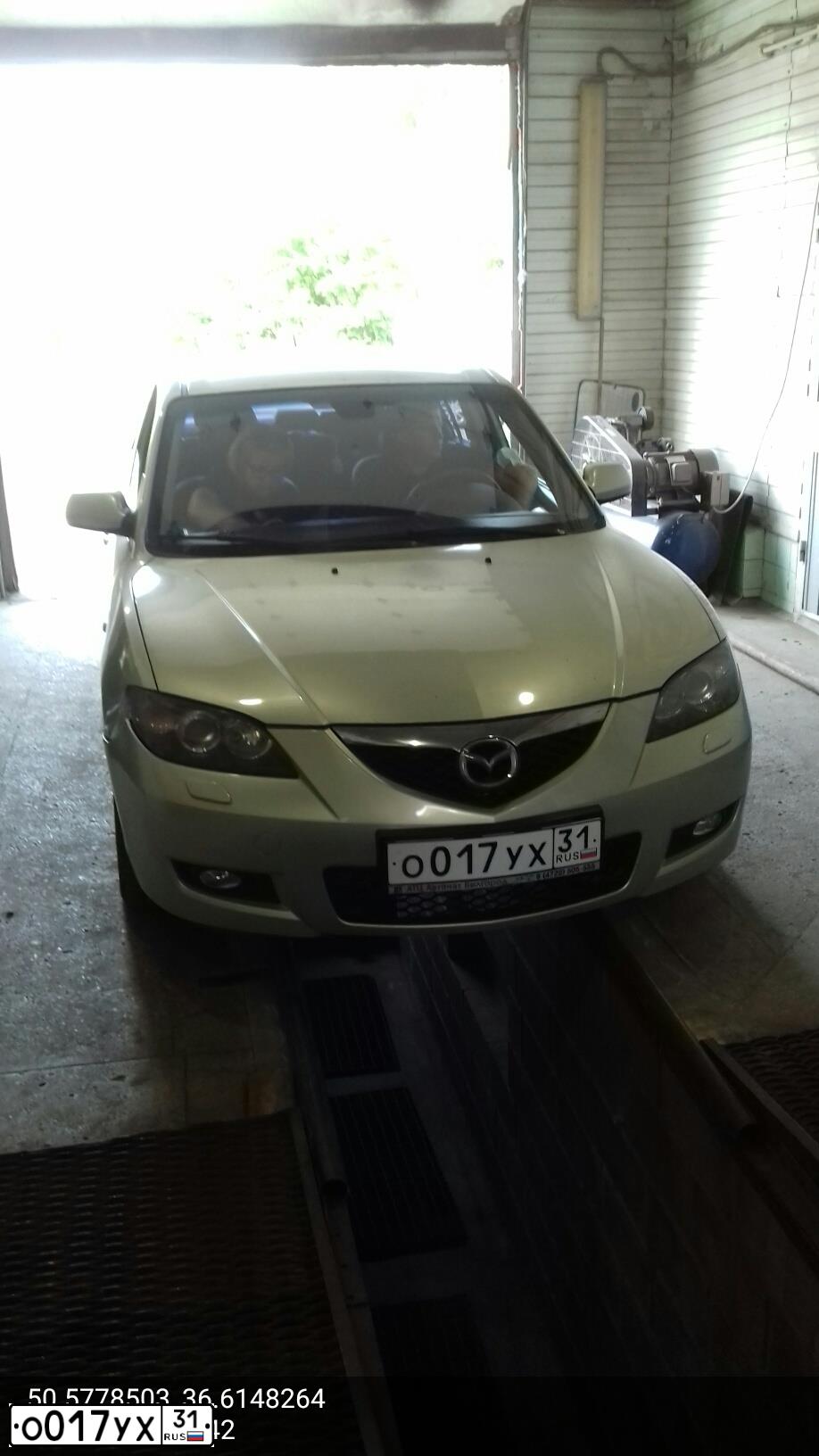 Фото автомобиля MAZDA 3, 2008 — госномер В777НТ31. Цвет: ЗОЛОТИСТЫЙ