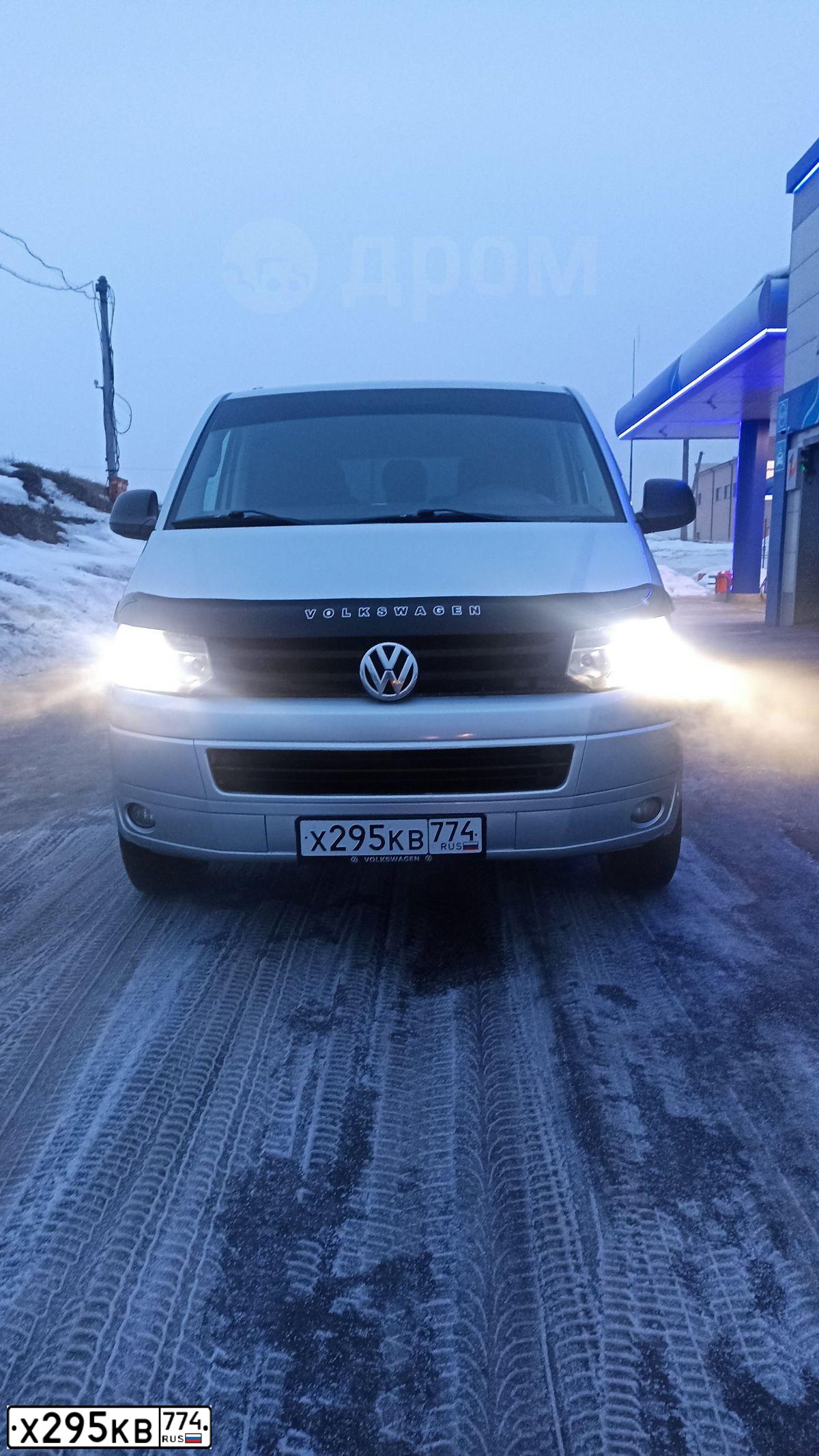 Фото автомобиля VOLKSWAGEN CARAVELLE, 2011 — госномер Х295КВ774. Цвет: СЕРЕБРИСТЫЙ