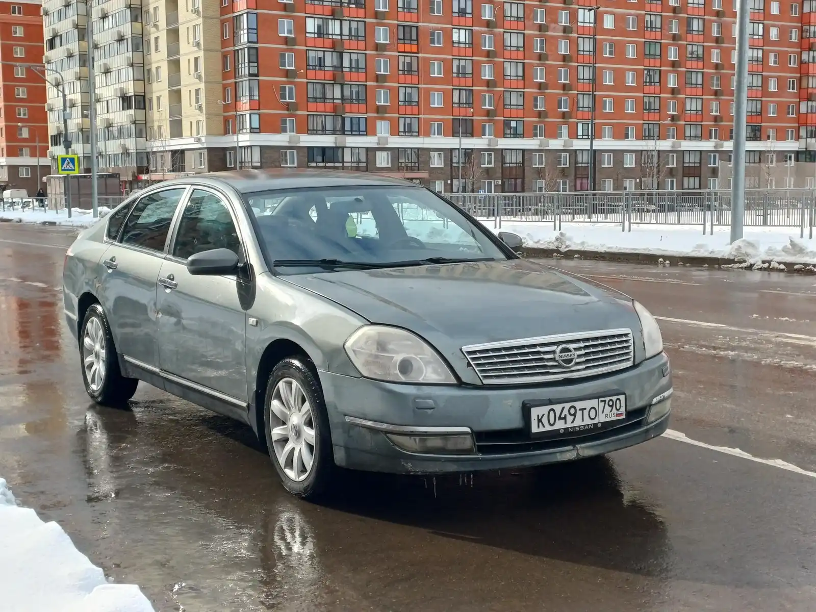 Фото автомобиля NISSAN TEANA, 2006 — госномер К049ТО790. Цвет: СЕРЫЙ
