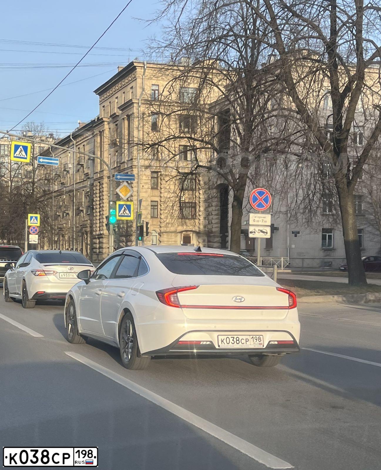 Фото автомобиля HYUNDAI SONATA, 2020 — госномер К038СР198. Цвет: Белый